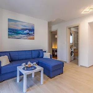 Blue Pula, New, Family Friendly, Comfortable, Free Parking And Wifi Pula